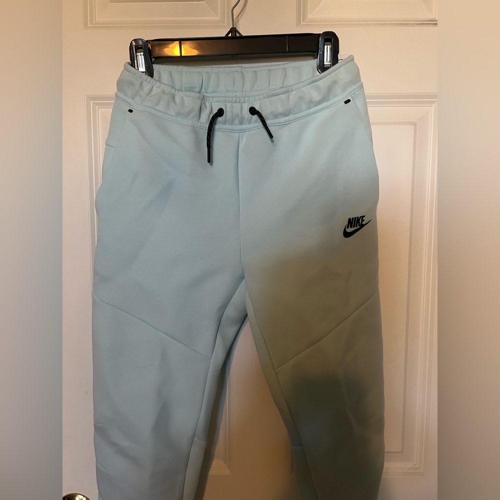 NWT Nike Tech Fleece Joggers Large - Picture 2 of 10